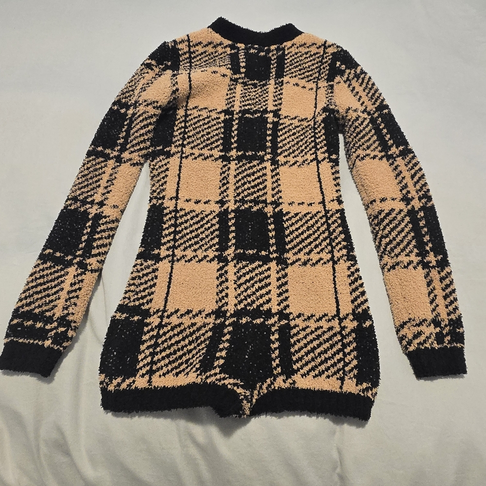 LA VIE EN LOUNGE Chenille Long Sleeve Romper. Size S. - Picture 5 of 10